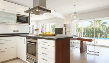 Resa Estates Ibiza for sale te koop Casa Rui Tourist license sta Eularia kitchen.jpg